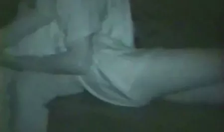 Saya seksi tindik puting menusuk bokep jepang ibu montok dengan 2 preman bi-Bi-si