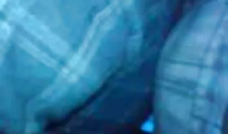 Rambut merah remaja Veronica memberikan ibu montok jepang kepala