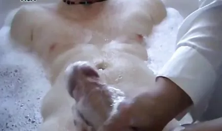 Lucu dan kurus Asian hottie rides a jepang mulus montok hard cock dude dengan