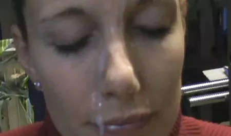 Dewasa rambut mama montok jepang merah Jayden Cole menggosok vaginanya