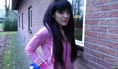 Enema fetish cewek seksi mendapat didominasi di bokep mertua montok luar ruangan