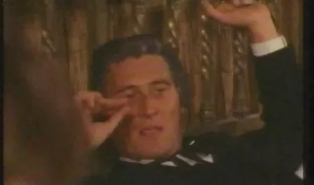 Mungil memantul pada pembantu montok jepang besar Dong