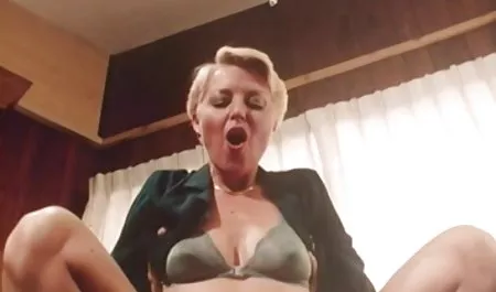 Casting mama jepang montok remaja mendapat bercinta dari belakang