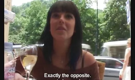 Model ditumbuk pada semua merangkak japanese susu montok