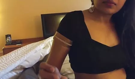 Dia membuat toge montok jepang kami lesbian - dua cuties