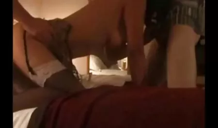 Sedikit stepsister Brooke bliss mendapat bokep ibu tiri montok menggedor