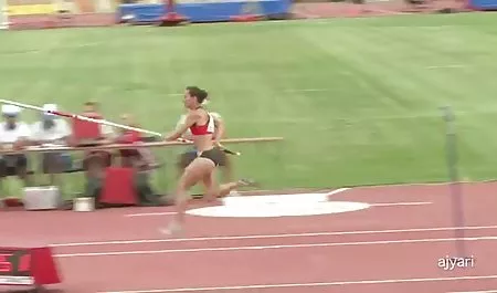 Basah Telanjang milf penyamakan telanjang di pantai ngintip sebagai bokep jepang ibu montok