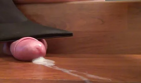 Kaya BDSM sub mama jepang montok ditangguhkan dan didominasi